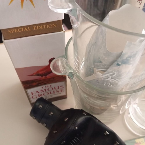 Package of 13 new collectible and practical whiskey and vodka items
