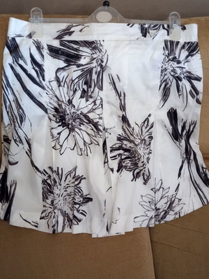 Summer skirt L/XL like new, black and white