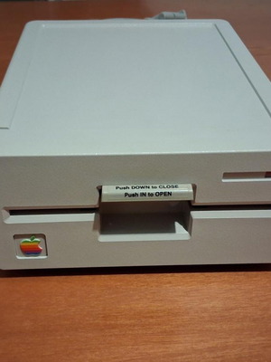 Apple 5.25 Drive for floppy disks used