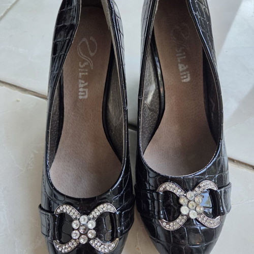 Black patent leather shoes with rhinestone buckle, new, size 38
