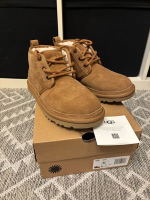 Ugg μποτάκια καινούργια, μέγεθος 37, καφέ