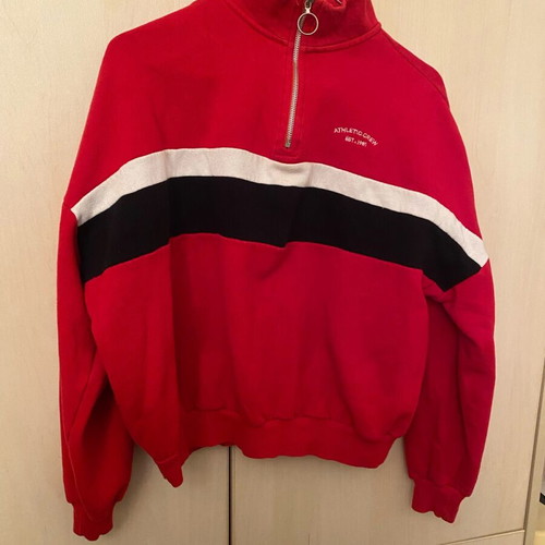 Pull & Bear red sweatshirt like new, size S