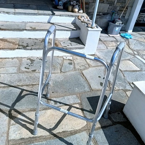 Pi aluminum walking aid like new, stable