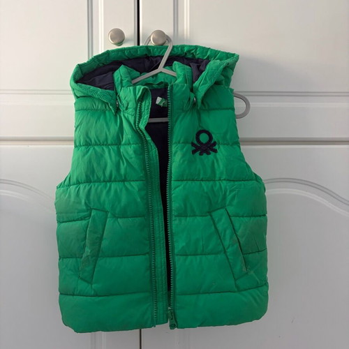 Benetton αμάνικο τζάκετ με αποσπώμενη κουκούλα σαν καινούριο, 18-24 μηνών