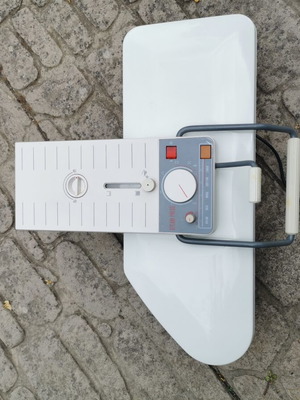 Steam press used, functional with wear and water leak