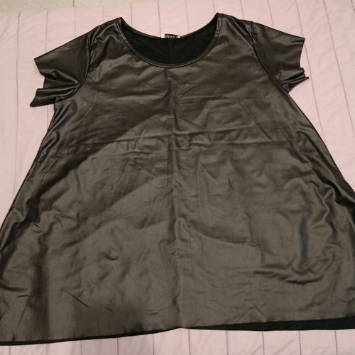 Women's leather-effect blouse size M like new, black
