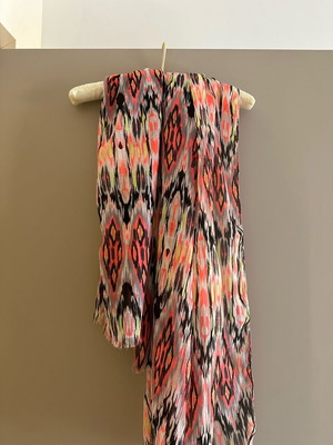 OS scarf like new in vibrant colors