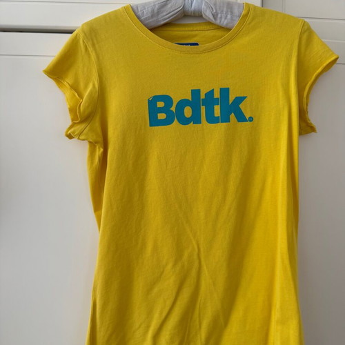 Bdtk T-shirt size Medium like new, yellow
