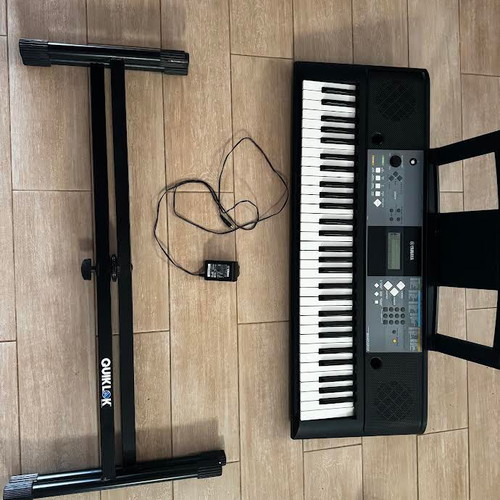 Yamaha PSR-E233 keyboard used with original power supply and adjustable stand