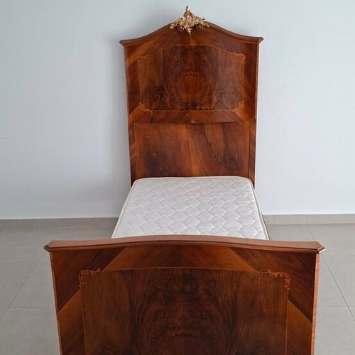 Italian walnut and rosewood bed Louis XV style used, marquetry and bronze details