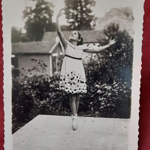 Paris vintage ballet dancer photo used, Studio K Kebé