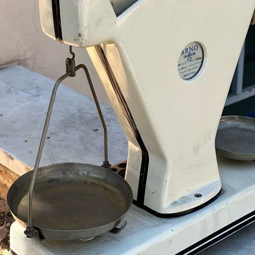 Vintage ARNO jeweler's scale used with weights and metal trays