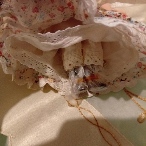 Porcelain doll DeAgostini new with handmade straw hat 15cm