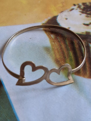 Heart bracelet used, golden tone metal