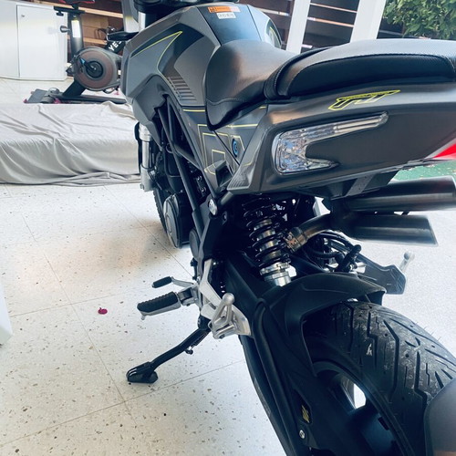Benelli BN 125 naked bike, grey/black with yellow accents