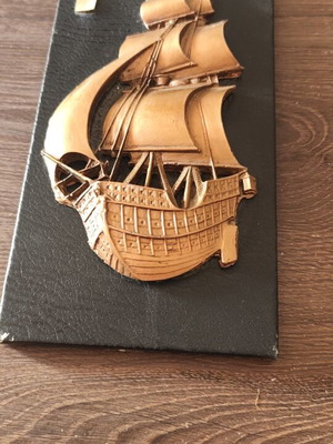 Πινακίδα με ανάγλυφο καράβι 18×13cm vintage μεταχειρισμένη, σε πολύ καλή κατάσταση