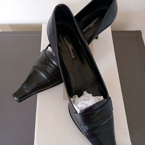 Alberto Guardiani black leather pumps like new, size 40