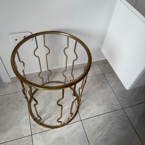 Side table like new, round, gold color, plexiglass top