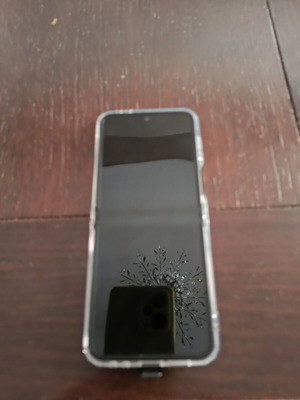Samsung Flip 7 FE 256GB black smartphone
