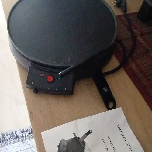 Crepe maker used with instructions and spreading tool
