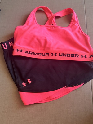 Σετ Under Armour Compression αθλητικό μπουστάκι και σορτς μέγεθος M σαν καινούργιο, φούξια μαύρο