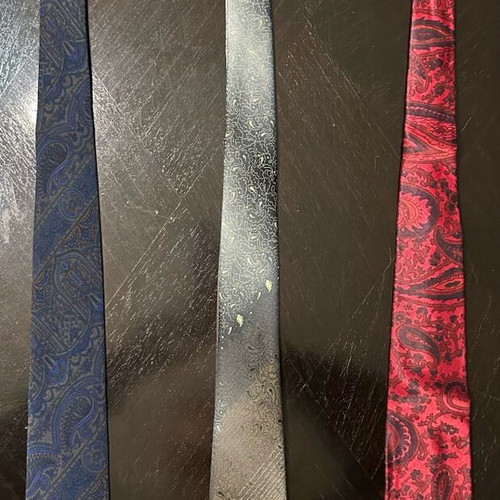 Set of 3 men's ties with paisley design like new