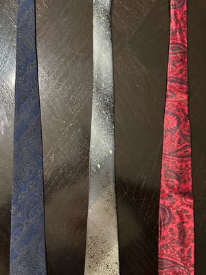 Set of 3 men's ties with paisley design like new