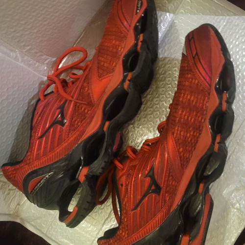 Mizuno Prothesis 5 running shoes like new, red size 44.5