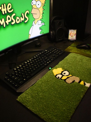 Χειροποίητο Homer Simpson Keyboard Rug καινούργιο από ακρυλικό και μαλλί