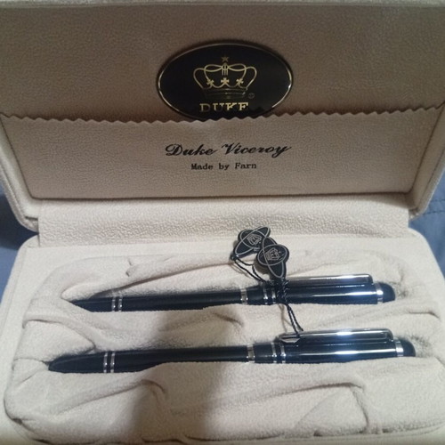Duke Lux pen set new in box