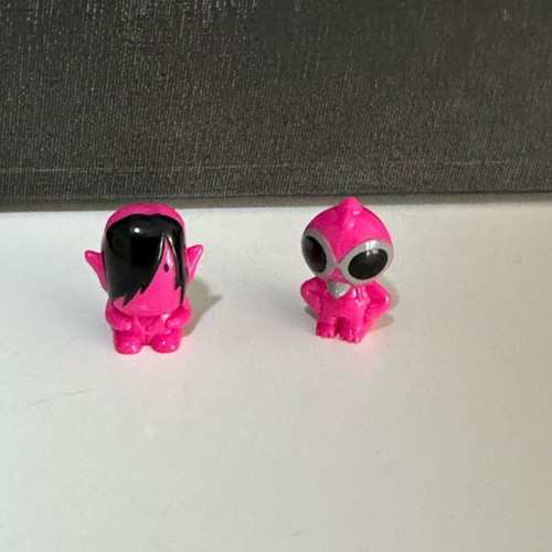 Gogo’s Crazy Bones pink mini figures alien monster set like new