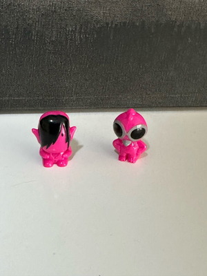 Gogo’s Crazy Bones pink mini figures alien monster set like new