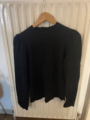 Zara blouse thin black used, size Medium