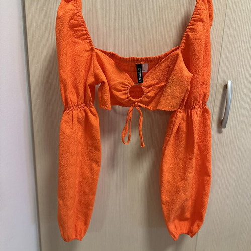 H&M crop top orange size S like new