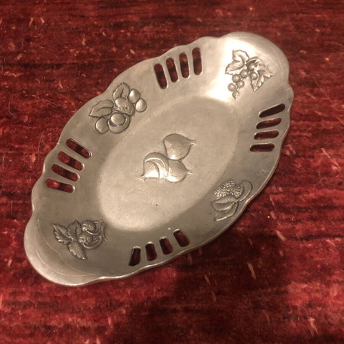 Small vintage fruit bowl tin, like new