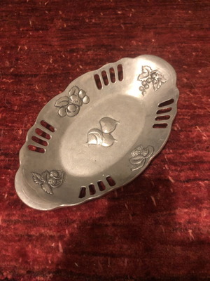 Small vintage fruit bowl tin, like new