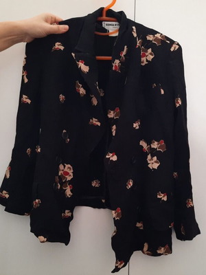 Women's shirt like new, size Medium, black multicolor