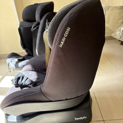 Maxi Cosi children car seats, set of 2