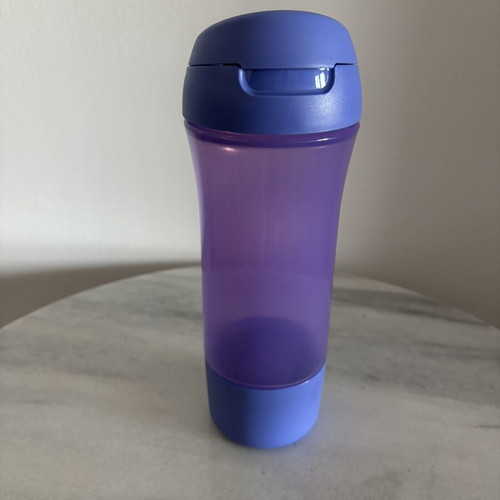 Tupperware bottle 600 ml with cup