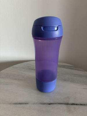 Tupperware bottle 600 ml with cup