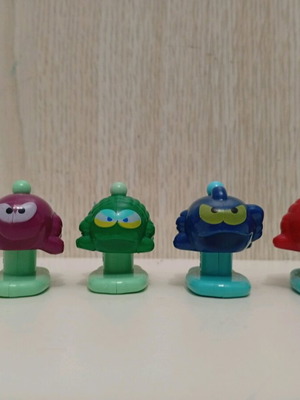 Kinder Surprise Joy figures miniatures used, funny frog set