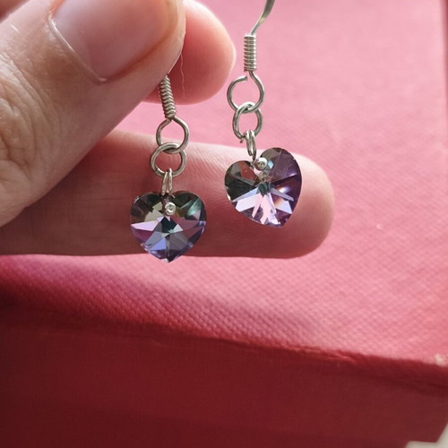 Silver 925 earrings with iridescent purple heart crystals