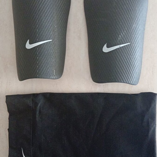 Nike Football Shin Guards like new, size Large