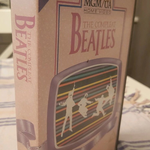 The Compleat Beatles Clamshell VHS tape like new, MGM Music 1986