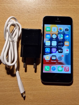 Apple iPhone SE 32GB 2016 Space Gray like new