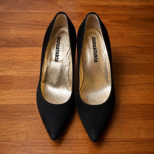 Moustakis black leather pumps size 35 like new with box