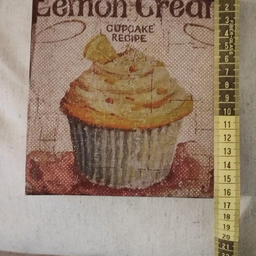 Cupcake framed art print like new 17x17 cm