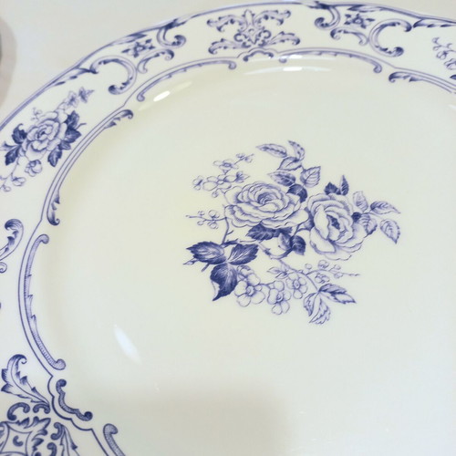 English Porcelain Dinner Plates Set like new, 8 pieces, white-blue
