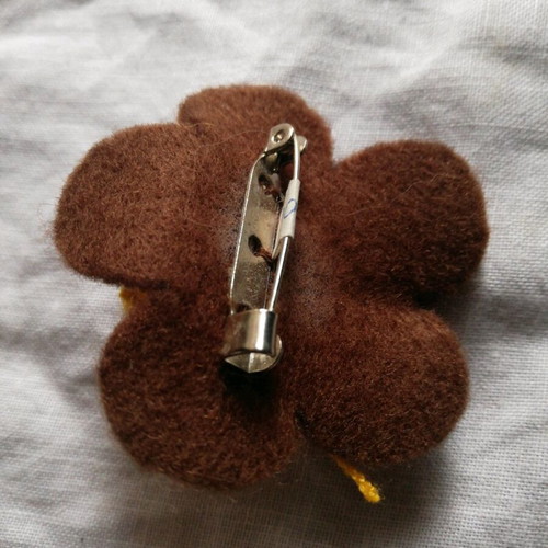 Flower brooch like new