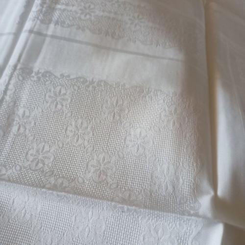 Linen tablecloth with napkins for 12 people, new, white fabric matouk